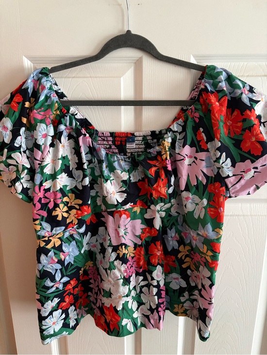 Old Navy Tops - Old Navy blouse top puff sleeve short sleeve floral smocked back women's size XL